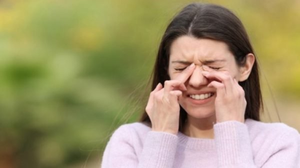 যে কারণে শীতে হঠাৎ চোখে জ্বালাপোড়া হতে পারে