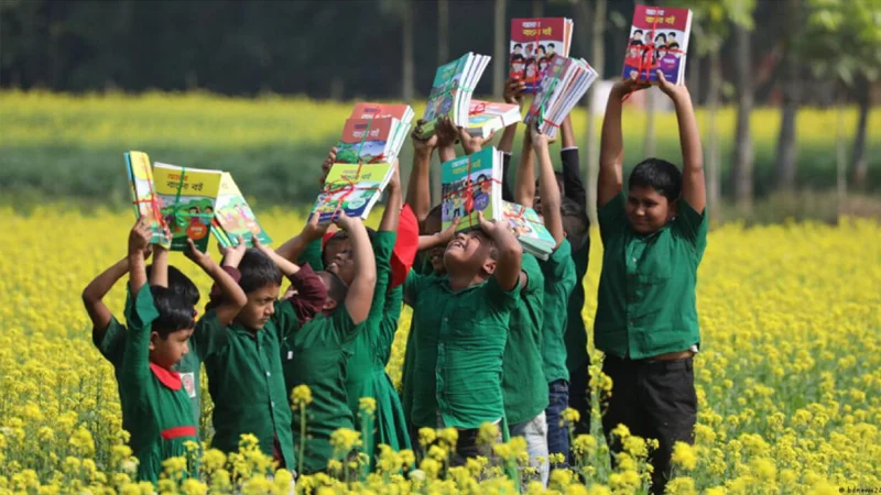 আজ নতুন বই হাতে পাবে শিক্ষার্থীরা