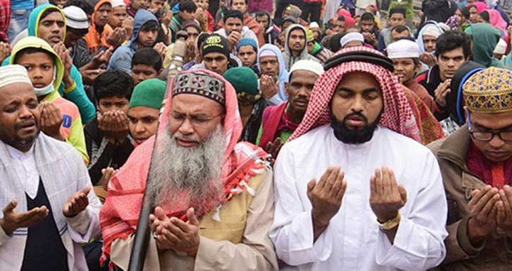 আখেরি মোনাজাতের মধ্য দিয়ে ইজতেমার প্রথম পর্বের সমাপ্তি