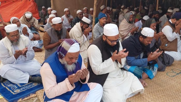 আখেরি মোনাজাত শুরু