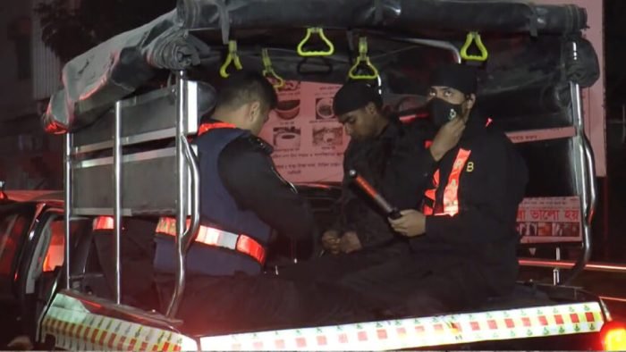 রায়পুরায় র‍্যাবের তিন সদস্যকে কুপিয়ে আসামি ছিনতাই