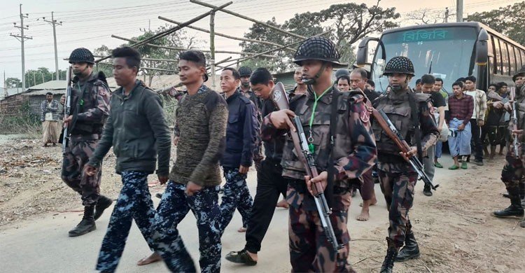 পালিয়ে আসা মিয়ানমারের ৩৩০ বিজিপি সেনা হস্তান্তর আজ