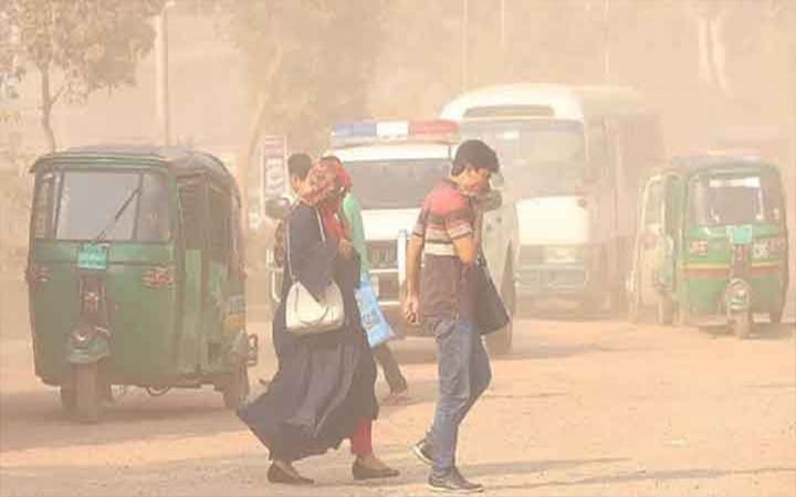 বায়ুদূষণের তালিকায় ঢাকা আজ শীর্ষে
