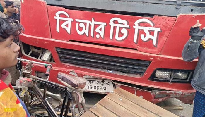 দিনাজপুরে সড়ক দুর্ঘটনায় প্রাণ গেল ৪ জনের