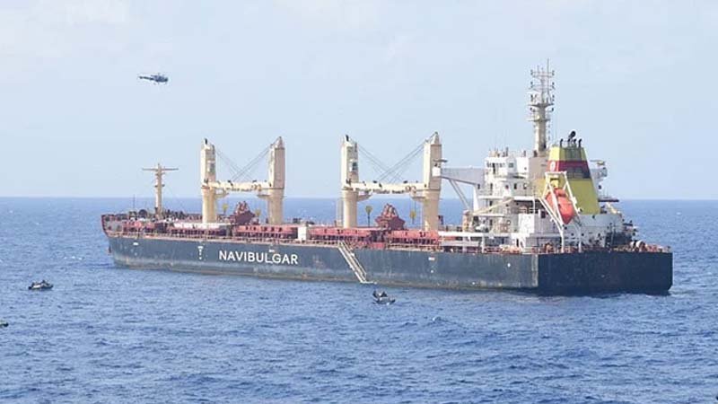 জাহাজ মুক্ত করলো ভারতীয় নৌবাহিনী, ১৭ ক্রু উদ্ধার