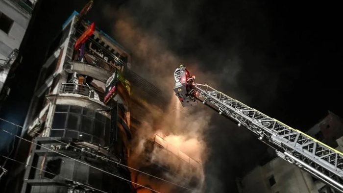 বেইলি রোডের ভয়াবহ আগুনের খবর বিশ্ব মিডিয়ায়