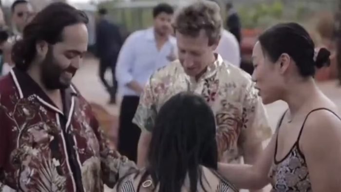 মুকেশপুত্রের হাতে ১৪ কোটির ঘড়ি, জাকারবার্গ বললেন ‘আমিও চাই’