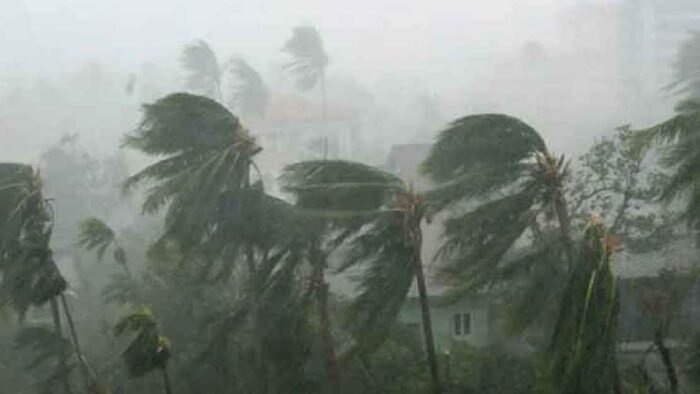 দুপুরের মধ্যে ৪ অঞ্চলে ৬০ কিলোমিটার বেগে ঝড়ের আশঙ্কা