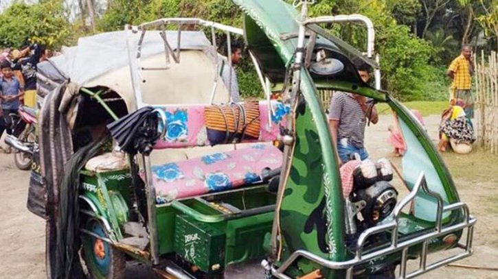 পিকআপের ধাক্কায় প্রাণ গেলো অটোরিকশার ২ যাত্রীর
