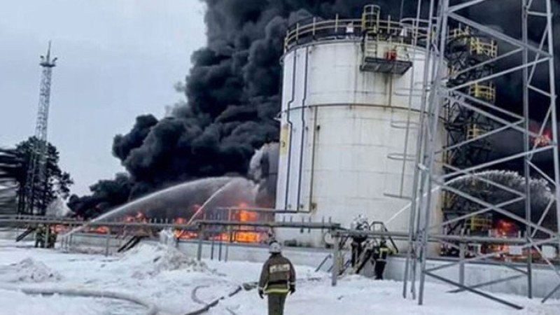 রাশিয়ার তেল শোধনাগারে হামলা
