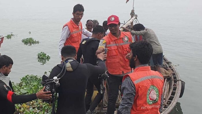 মেঘনায় ট্রলারডুবি : ৪ জনের লাশ উদ্ধার