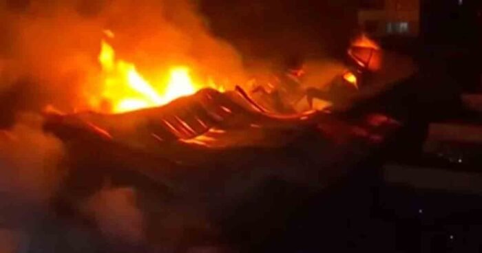 নারায়ণগঞ্জে কাঁচাবাজারে আগুন, ২০০ দোকান পুড়ে ছাই