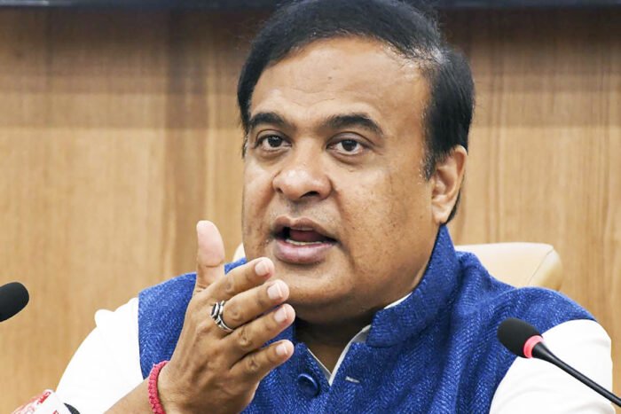 অসমের বাসিন্দা হতে বাংলাদেশি মুসলিমদের জন্য নতুন ‘শর্ত’ দিলেন হিমন্ত! মন্তব্যে বিতর্ক