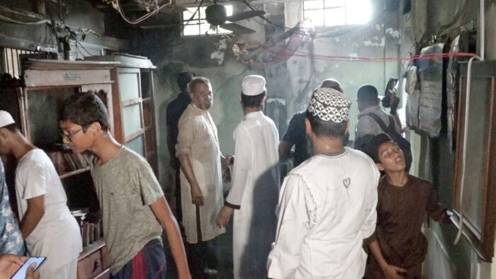 বরিশালে নামাজের সময় মসজিদের এসি বিস্ফোরণ