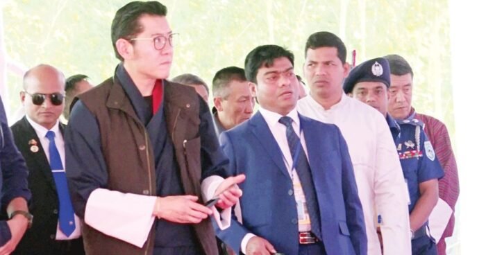 কুড়িগ্রামে অর্থনৈতিক অঞ্চলের জন্য নির্ধারিত জায়গা দেখে সন্তুষ্ট ভুটানের রাজা