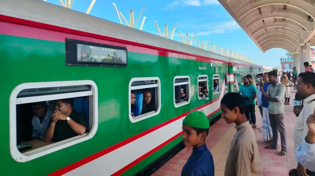 ঈদে কক্সবাজার রুটে বিশেষ ট্রেন, থামবে ৭ স্টেশনে