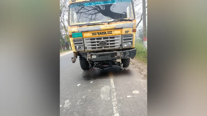 ট্রাকচাপায় প্রাণ গেল এসএসসি পরিক্ষার্থীর