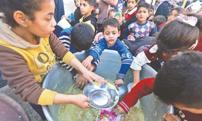 ধ্বংসস্তুপে দাঁড়িয়ে ক্ষুধার্ত গাজাবাসীর ঈদ উদযাপন