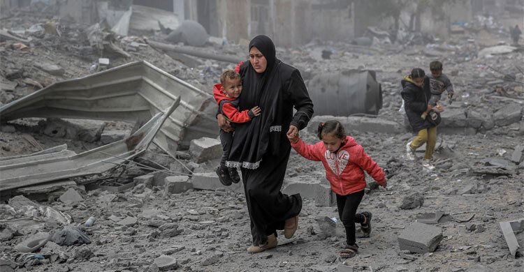 গাজায় দীর্ঘ হচ্ছে লাশের সারি, নিহত প্রায় ৩৩ হাজার!