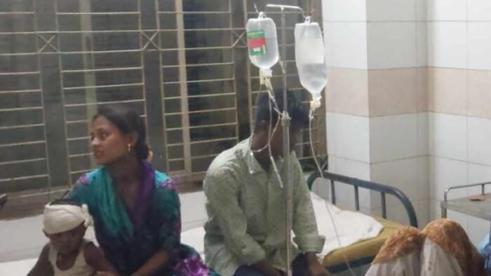 পিকআপভ্যান উল্টে নারীর মৃত্যু