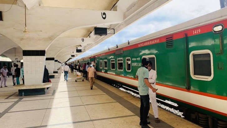 ঈদের আগের দিন উল্টো চিত্র ট্রেনে