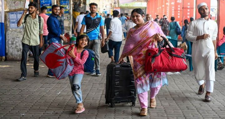 নাড়ির টান উপেক্ষা করে রাজধানীতে ফিরছে মানুষ