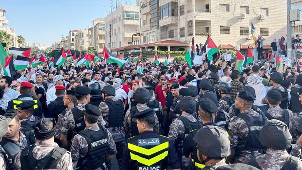 ইসরায়েলকে ‘সহায়তা’ করায় জর্ডানে বিক্ষোভ