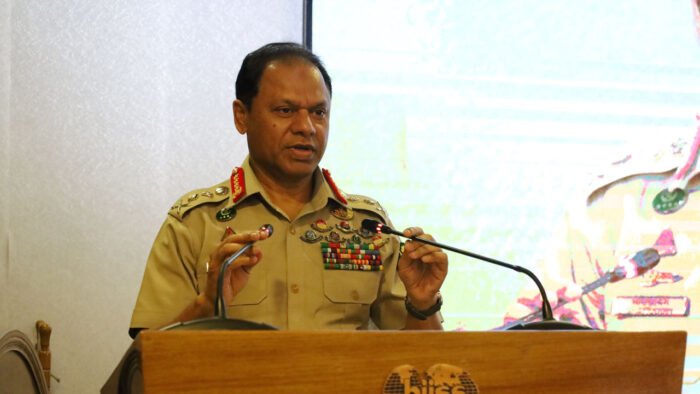 এক বন্ধুকে খুশি করতে অন্যের বিরাগভাজন হতে পারি না