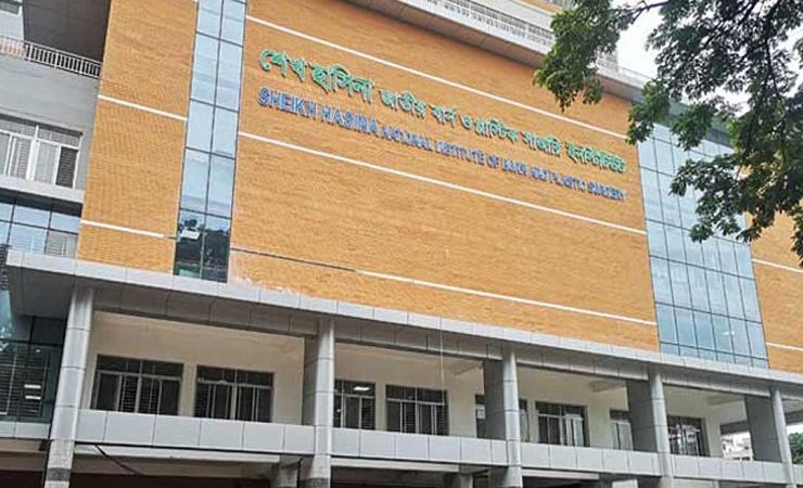 ভাষানটেকে বাবা-মা-দাদির পরে চলে গেল লামিয়াও