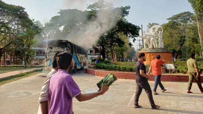 চুয়েট শিক্ষার্থীদের আন্দোলন স্থগিত, ফিরবেন ক্লাসেও