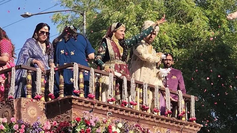 সন্ন্যাসী হতে ২০০ কোটির সম্পত্তি বিলিয়ে দিলেন গুজরাটের দম্পতি