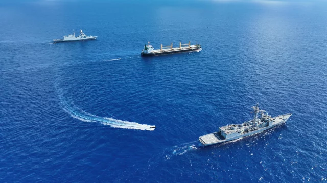 ‘এমভি আবদুল্লাহ’ পাহাড়া দিচ্ছে দুটি জাহাজ