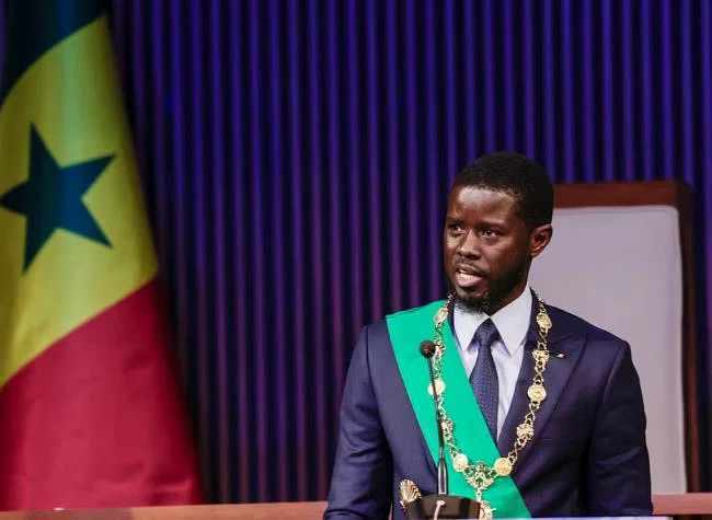 ২০ দিনের ব্যবধানে কারাবন্দী থেকে সেনেগালের প্রেসিডেন্ট