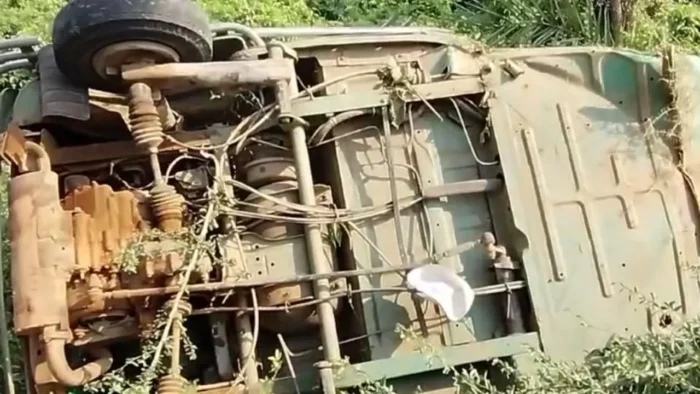 নিয়ন্ত্রণ হারিয়ে খাদে সিএনজি অটোরিকশা, নিহত ২