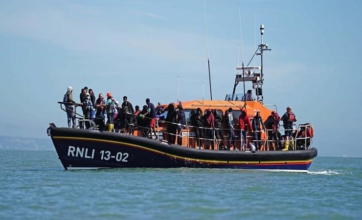 প্রথমবারের মতো আশ্রয়প্রার্থীকে রুয়ান্ডায় পাঠালো যুক্তরাজ্য