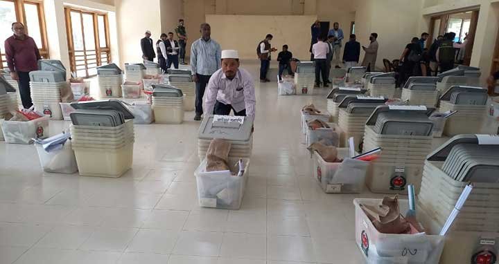 উপজেলা নির্বাচন: ভোটকেন্দ্রে সরঞ্জাম যাচ্ছে আজ