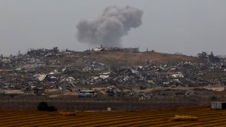 গাজা নগরীর অ্যাপার্টমেন্টে ইসরায়েলি বোমা হামলায় এক পরিবারের ৭ জন নিহত