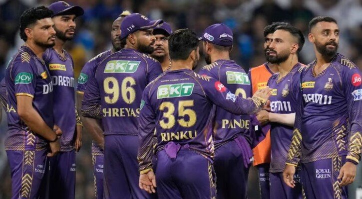 মুম্বাইকে হারিয়ে প্লে-অফের টিকিট পেল কলকাতা