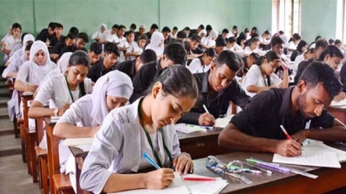 প্রধানমন্ত্রীর কাছে এসএসসি’র ফল হস্তান্তর