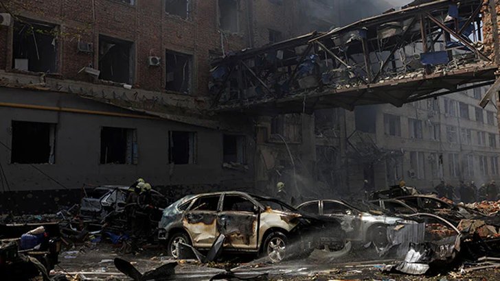 খারকিভে রুশ বোমা হামলা, নিহত ৩