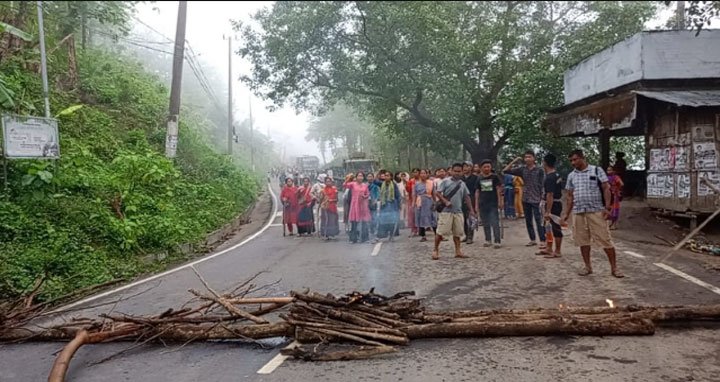 রাঙামাটিতে চলছে অর্ধদিবস অবরোধ