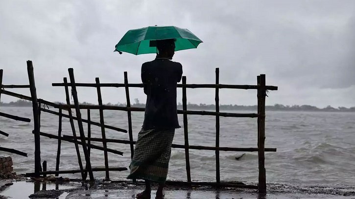 খুলনার কাছাকাছি অবস্থান করছে রেমাল, দুর্বল হতে লাগতে পারে ৩ ঘণ্টা