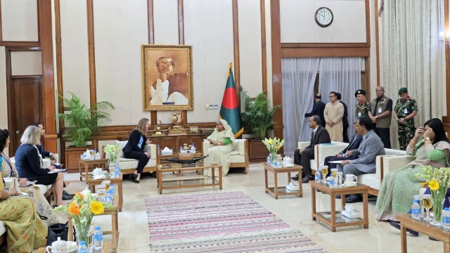 প্রধানমন্ত্রীর সঙ্গে আইওএম মহাপরিচালকের সাক্ষাৎ