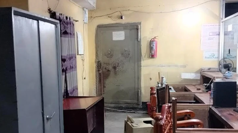 বগুড়ায় ব্যাংক লুটের চেষ্টা –