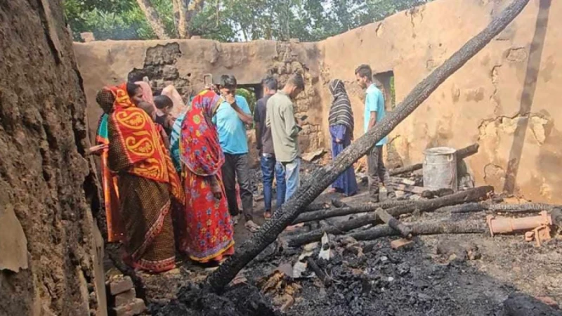 খাগড়াছড়িতে বজ্রপাতের আগুনে পুড়ে মরল মা ও শিশু