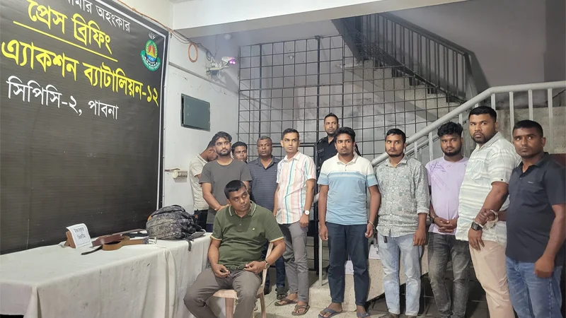 পাবনায় নগদ অর্থ ও ১০ সহযোগীসহ চেয়ারম্যান প্রার্থী শাহীন আটক