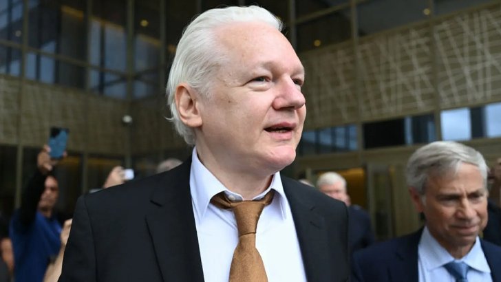 যুক্তরাষ্ট্রের আদালতে দোষ স্বীকার করলেন অ্যাসাঞ্জ