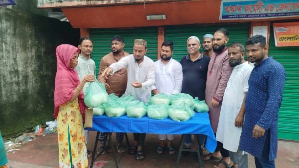 অসহায় পরিবারের মাঝে ‘উদয় সমাজ কল্যান সংস্থা’র’ চাল বিতরণ