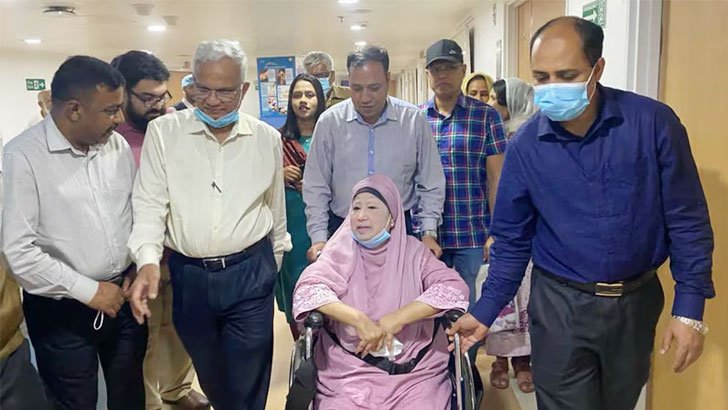 ১২ দিন পর ফিরোজায় ফিরলেন খালেদা জিয়া