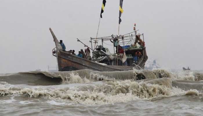 ট্রলার ও স্পিডবোট ডুবে নিখোঁজ ৩ জনের লাশ উদ্ধার